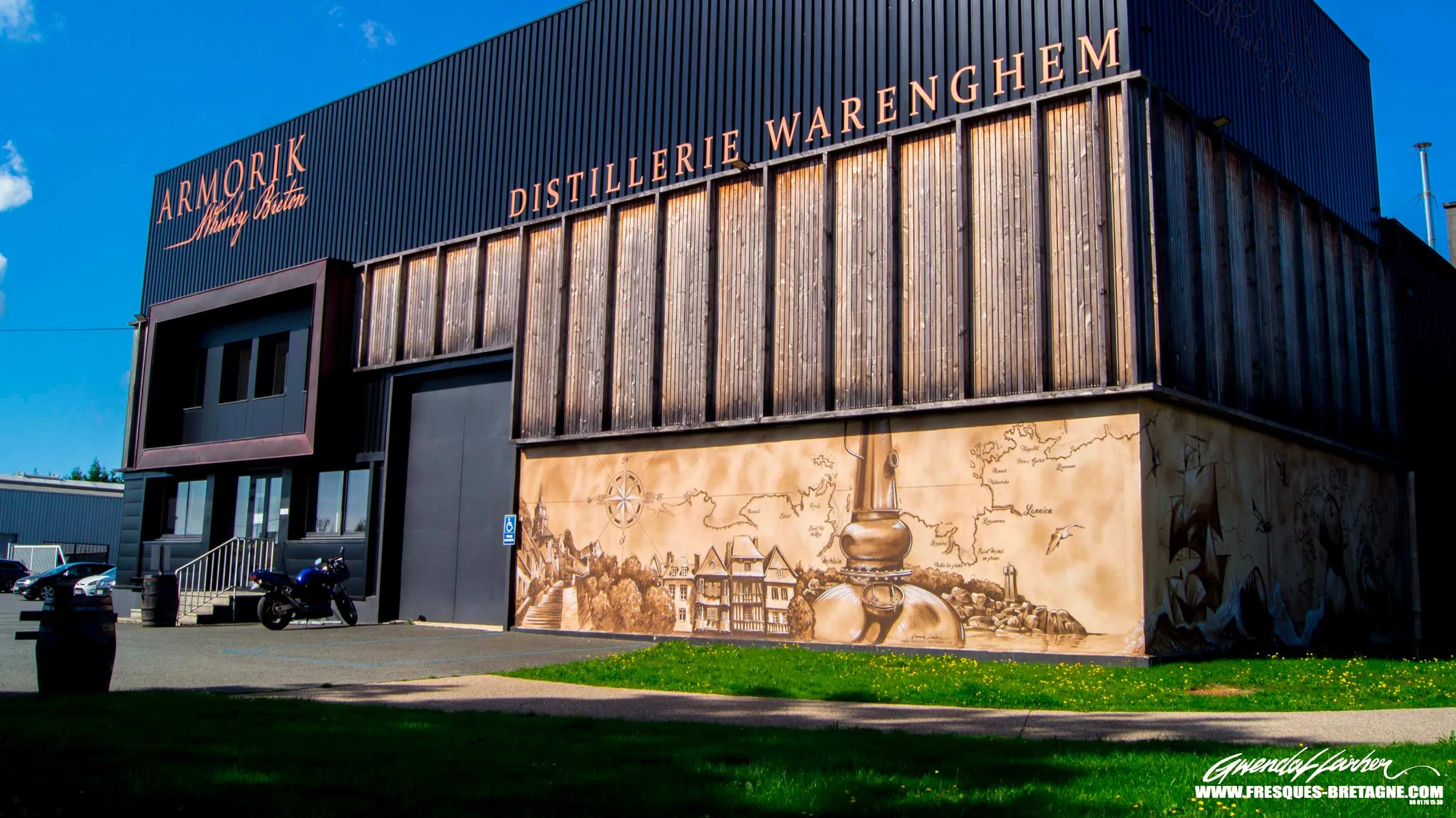Fresque murale décorant la distillerie Warenghem à Lannion